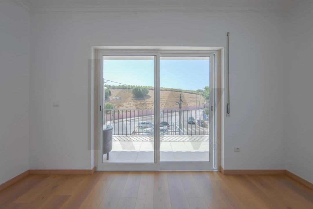Apartamento T2 para Arrendamento em São Domingos de Rana Foto 31