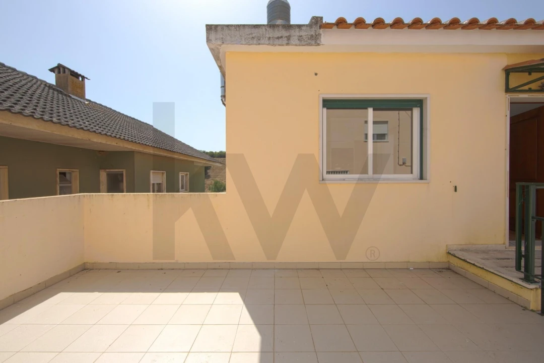 Apartamento T2 para Arrendamento em São Domingos de Rana Foto 12
