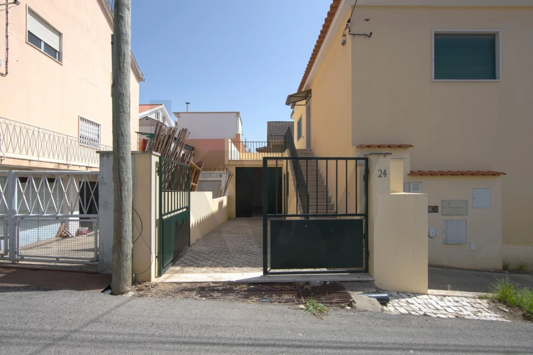 Apartamento T2 para Arrendamento em São Domingos de Rana Foto 1