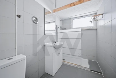 Apartamento T1 para Venda em Carcavelos e Parede