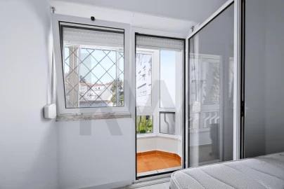 Apartamento T1 para Venda em Carcavelos e Parede