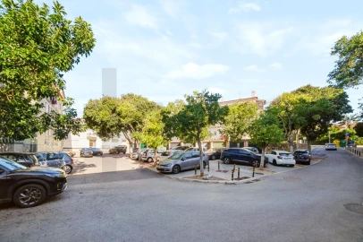 Apartamento T1 para Venda em Carcavelos e Parede
