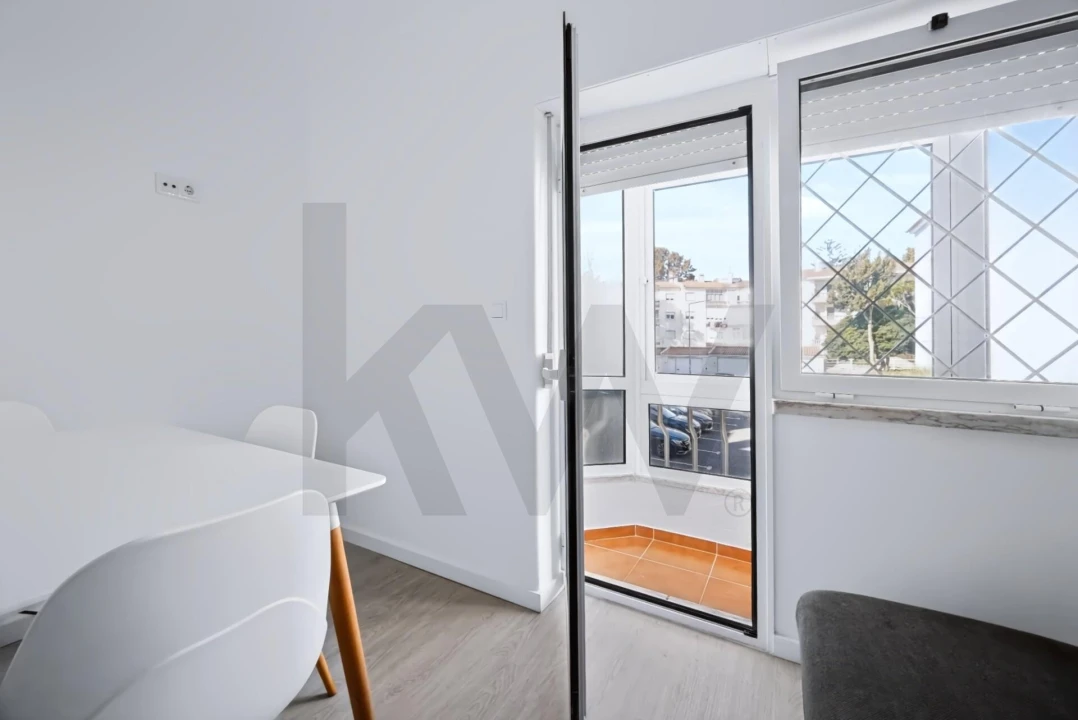 Apartamento T1 para Venda em Carcavelos e Parede Foto 3