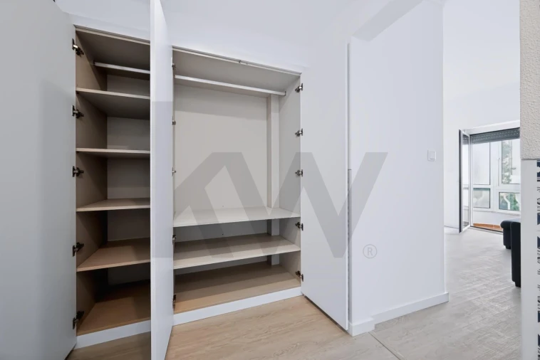 Apartamento T1 para Venda em Carcavelos e Parede Foto 13