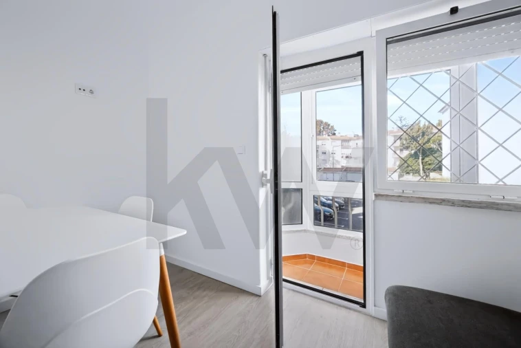 Apartamento T1 para Venda em Carcavelos e Parede Foto 3