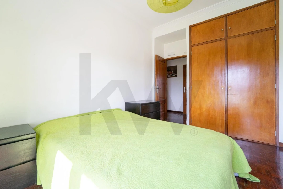 Apartamento T3 para Venda em Santo Antonio dos Olivais Foto 16
