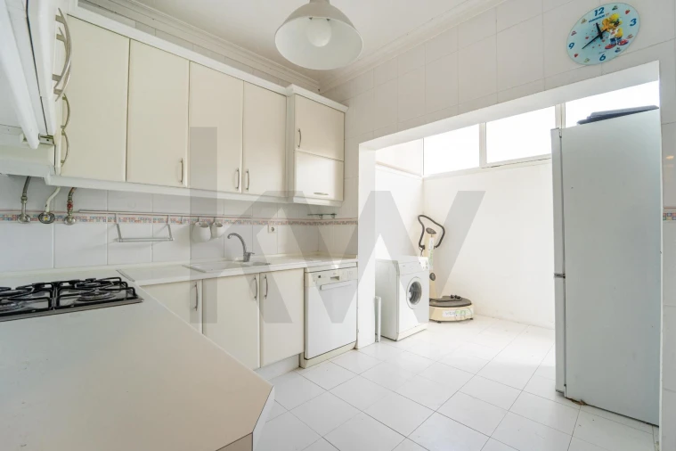 Apartamento T3 para Venda em Santo Antonio dos Olivais Foto 9