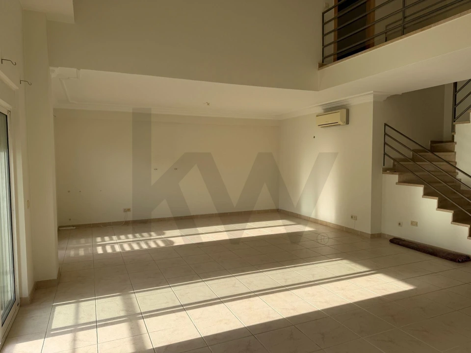 Apartamento T4 para Venda em Alcochete Foto 4