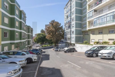 Apartamento T2 para Venda em Agualva e Mira-Sintra