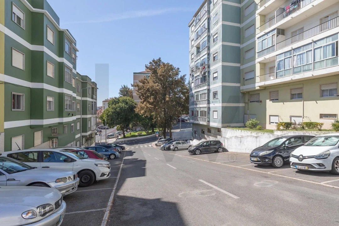 Apartamento T2 para Venda em Agualva e Mira-Sintra Foto 28