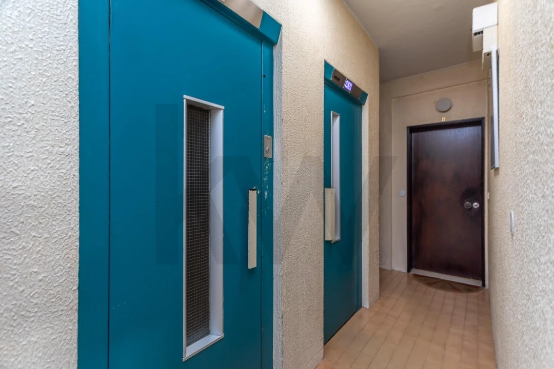 Apartamento T2 para Venda em Agualva e Mira-Sintra Foto 24