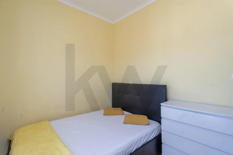 Apartamento T2 para Venda em Agualva e Mira-Sintra Foto 14