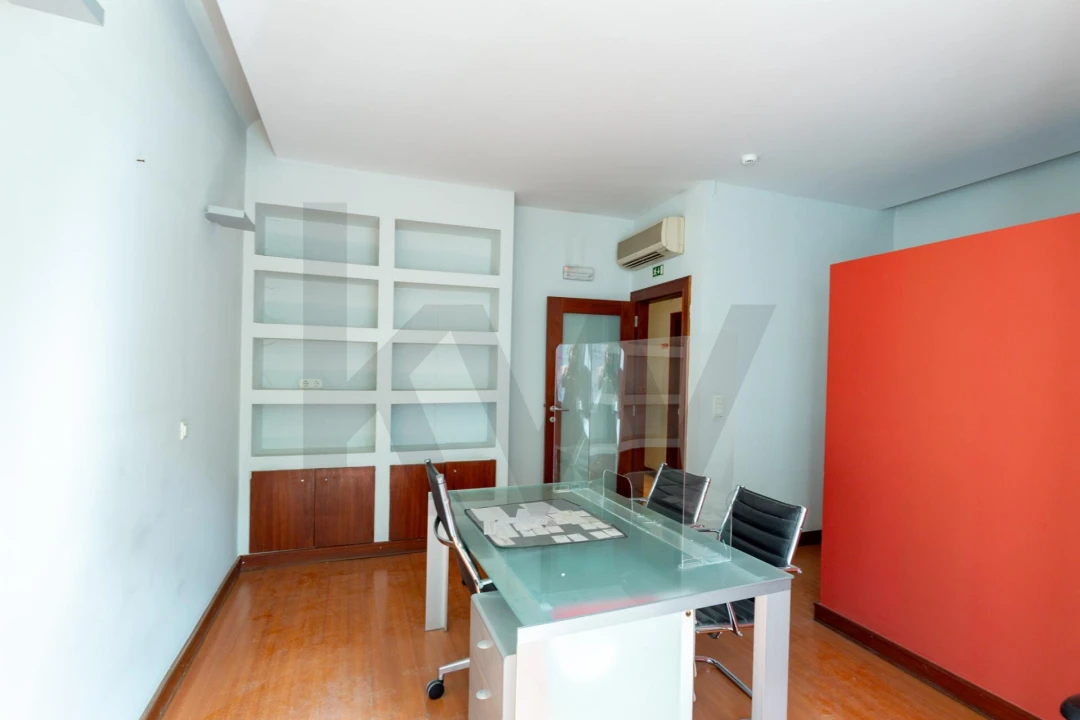 Apartamento T5 para Venda em Avenidas Novas Foto 7