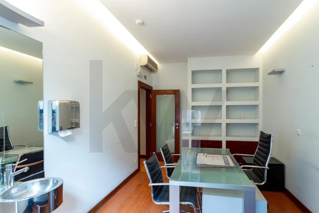 Apartamento T5 para Venda em Avenidas Novas Foto 13