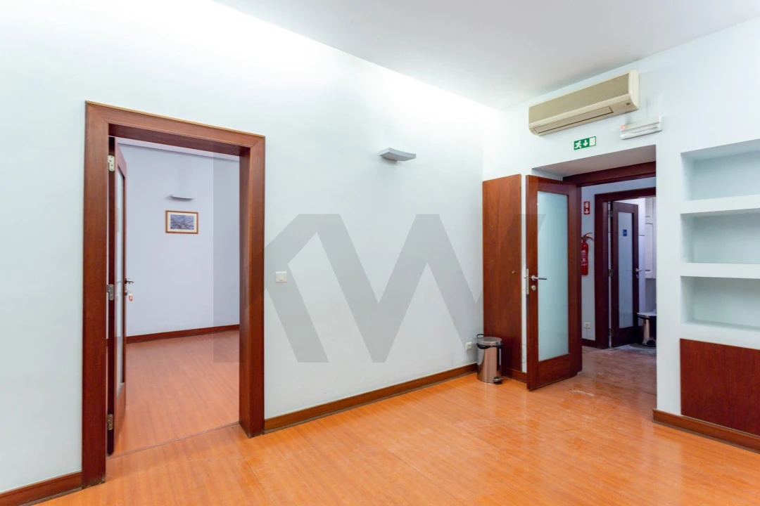 Apartamento T5 para Venda em Avenidas Novas Foto 29