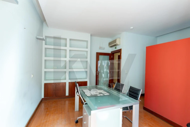 Apartamento T5 para Venda em Avenidas Novas Foto 7