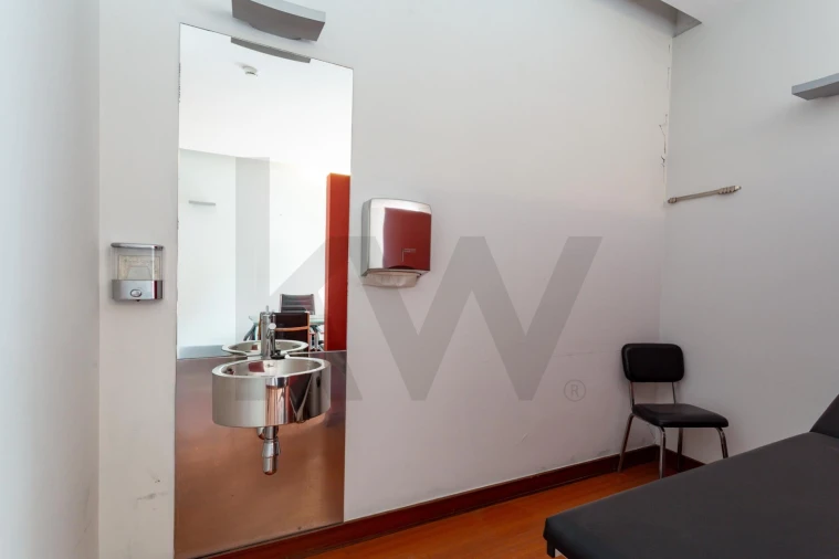 Apartamento T5 para Venda em Avenidas Novas Foto 8