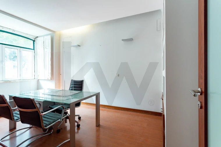 Apartamento T5 para Venda em Avenidas Novas Foto 4