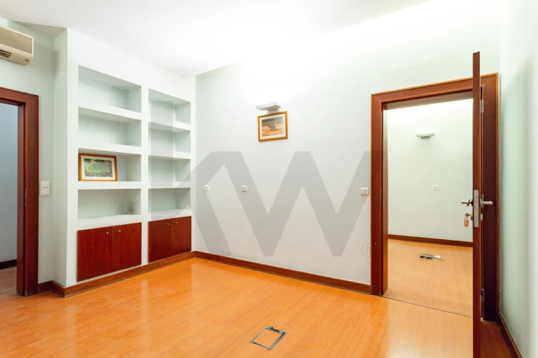 Apartamento T5 para Venda em Avenidas Novas Foto 25