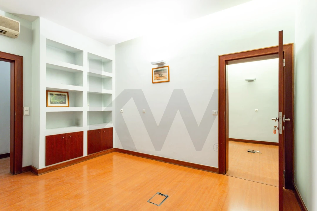 Apartamento T5 para Venda em Avenidas Novas Foto 25