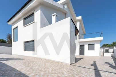 Moradia T5 para Venda em São Domingos de Rana
