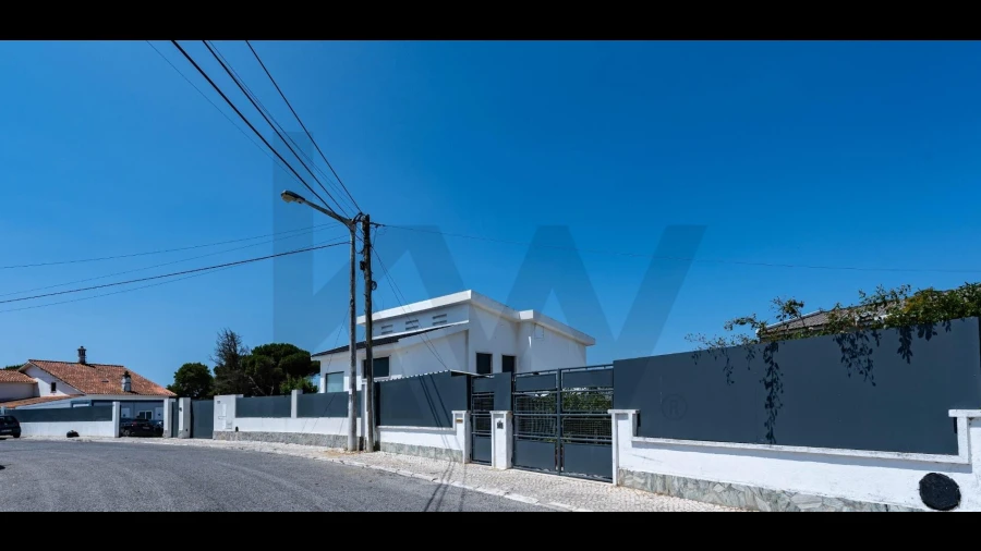 Moradia T5 para Venda em São Domingos de Rana