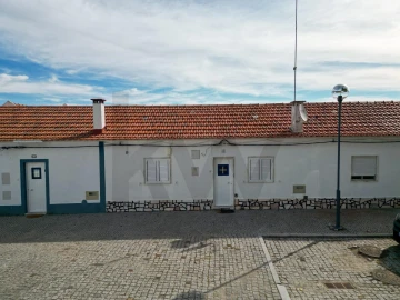 Moradia T2 para Venda em Santa Maria do Castelo e Santiago e Santa Susana