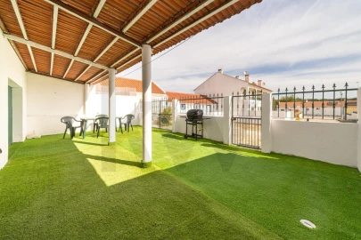 Moradia T2 para Venda em Santa Maria do Castelo e Santiago e Santa Susana