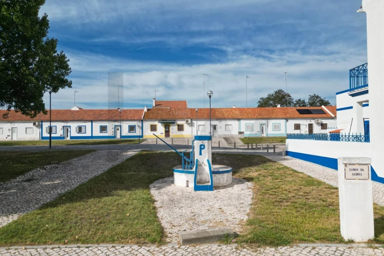 Moradia T2 para Venda em Santa Maria do Castelo e Santiago e Santa Susana Foto 26