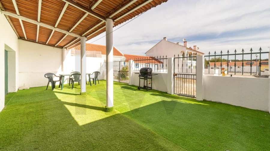Moradia T2 para Venda em Santa Maria do Castelo e Santiago e Santa Susana