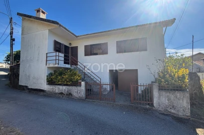Moradia T2 para Venda em Campelo e Ovil
