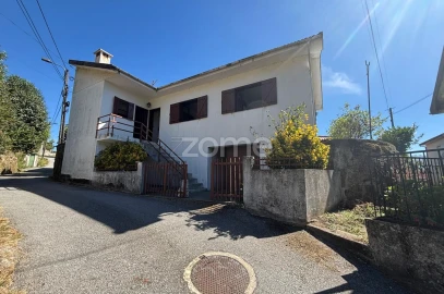 Moradia T2 para Venda em Campelo e Ovil