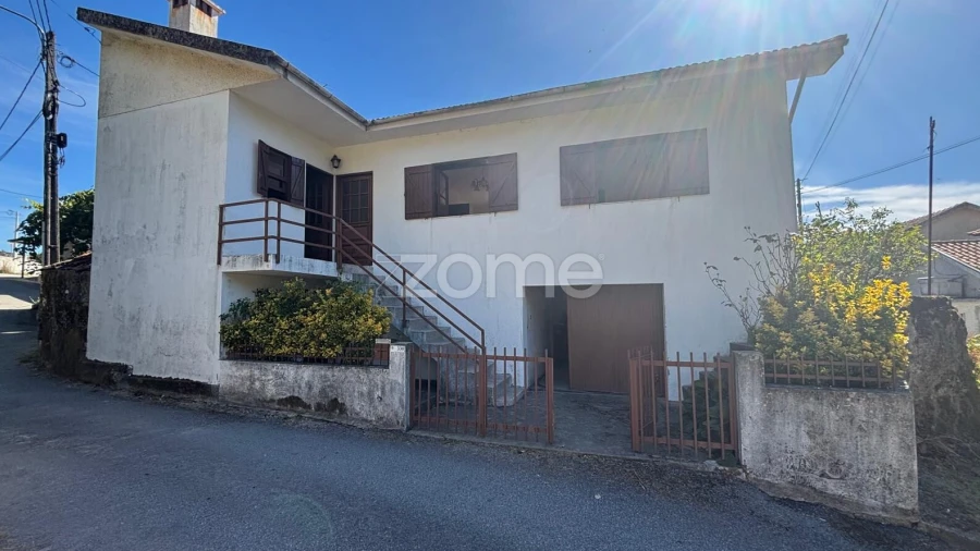 Moradia T2 para Venda em Campelo e Ovil