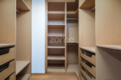 Apartamento T4 para Venda em Carcavelos e Parede