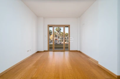 Apartamento T4 para Venda em Carcavelos e Parede