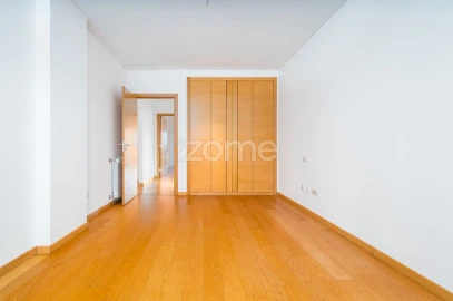 Apartamento T4 para Venda em Carcavelos e Parede