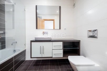 Apartamento T4 para Venda em Carcavelos e Parede