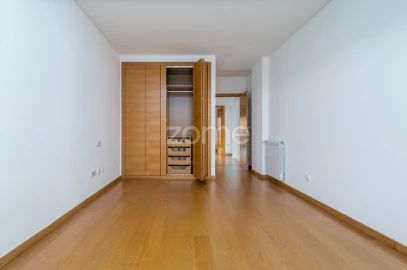 Apartamento T4 para Venda em Carcavelos e Parede