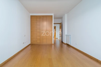 Apartamento T4 para Venda em Carcavelos e Parede