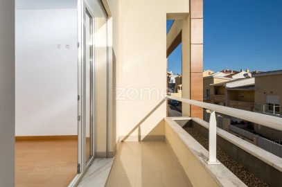Apartamento T4 para Venda em Carcavelos e Parede