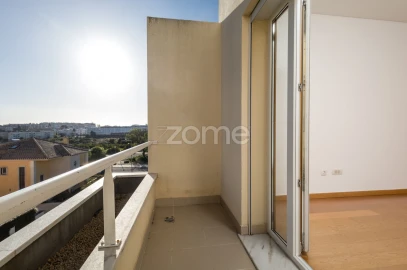 Apartamento T4 para Venda em Carcavelos e Parede