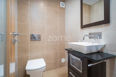 Apartamento T4 para Venda em Carcavelos e Parede