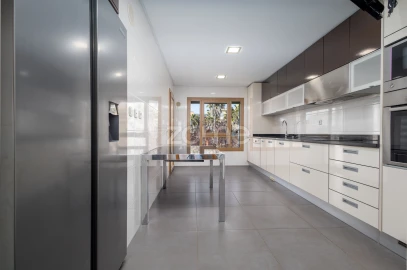Apartamento T4 para Venda em Carcavelos e Parede