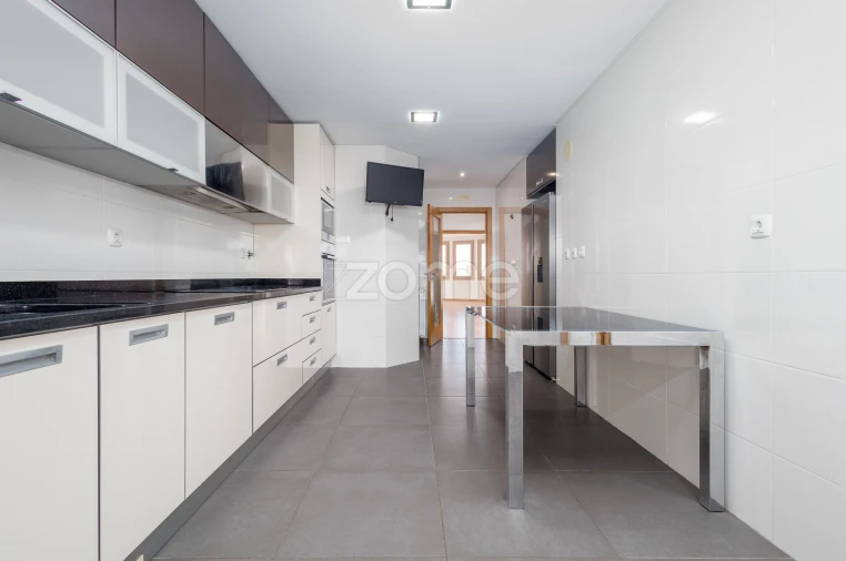 Apartamento T4 para Venda em Carcavelos e Parede Foto 9