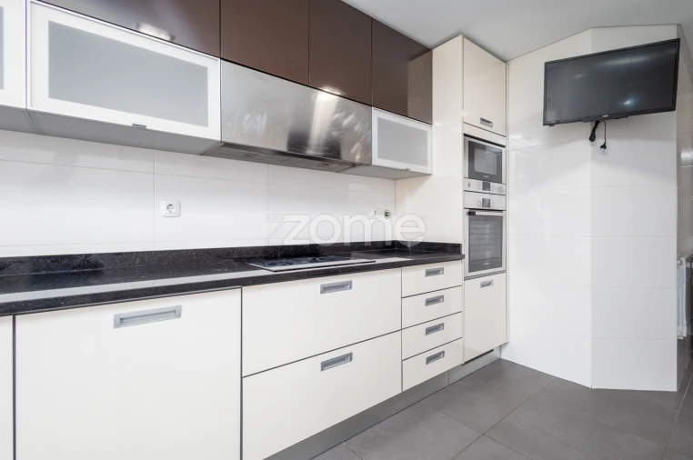 Apartamento T4 para Venda em Carcavelos e Parede Foto 10