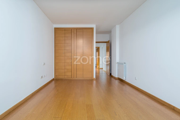 Apartamento T4 para Venda em Carcavelos e Parede Foto 27