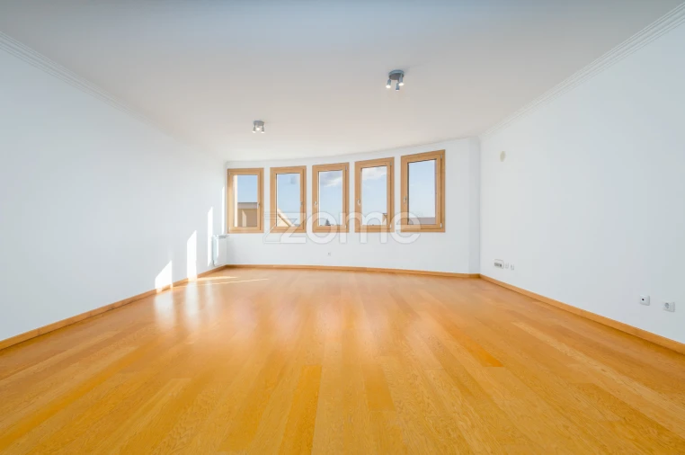 Apartamento T4 para Venda em Carcavelos e Parede Foto 4
