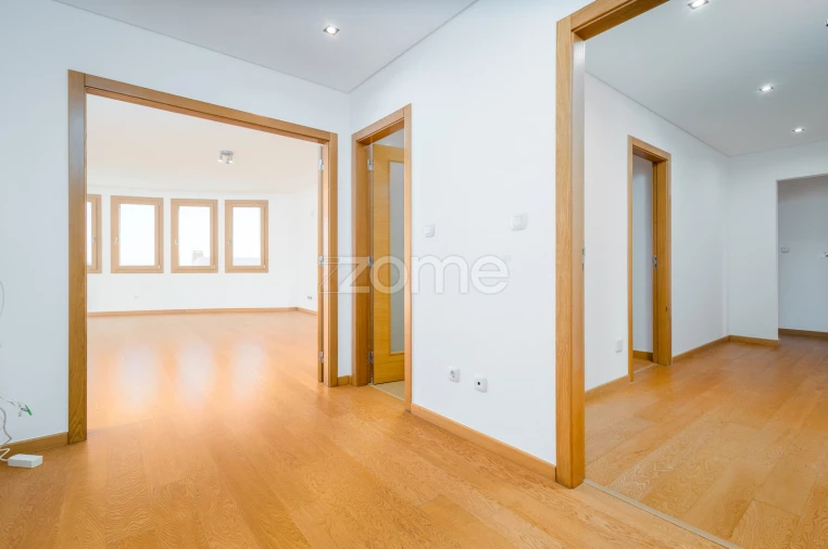 Apartamento T4 para Venda em Carcavelos e Parede Foto 6