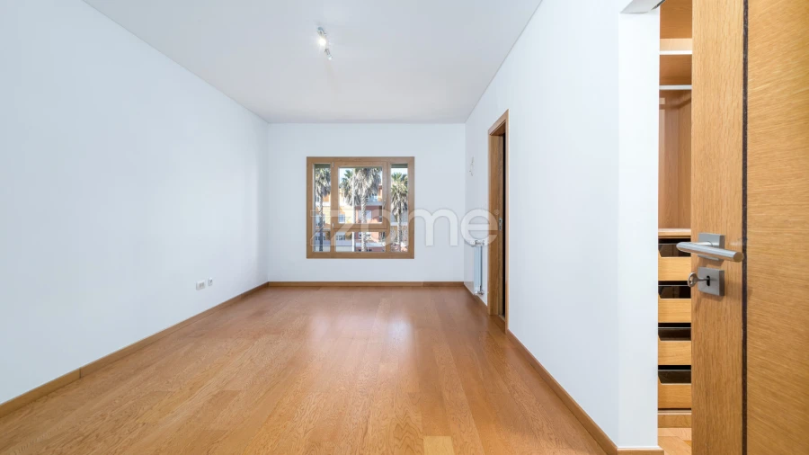 Apartamento T4 para Venda em Carcavelos e Parede