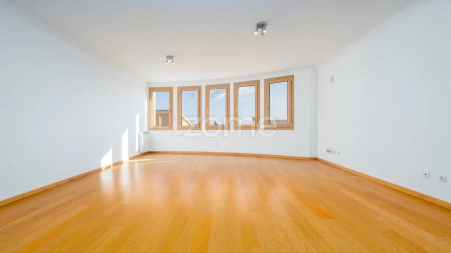 Apartamento T4 para Venda em Carcavelos e Parede